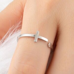 Wearing the Cross symbol religious faith Jesus ring NWT